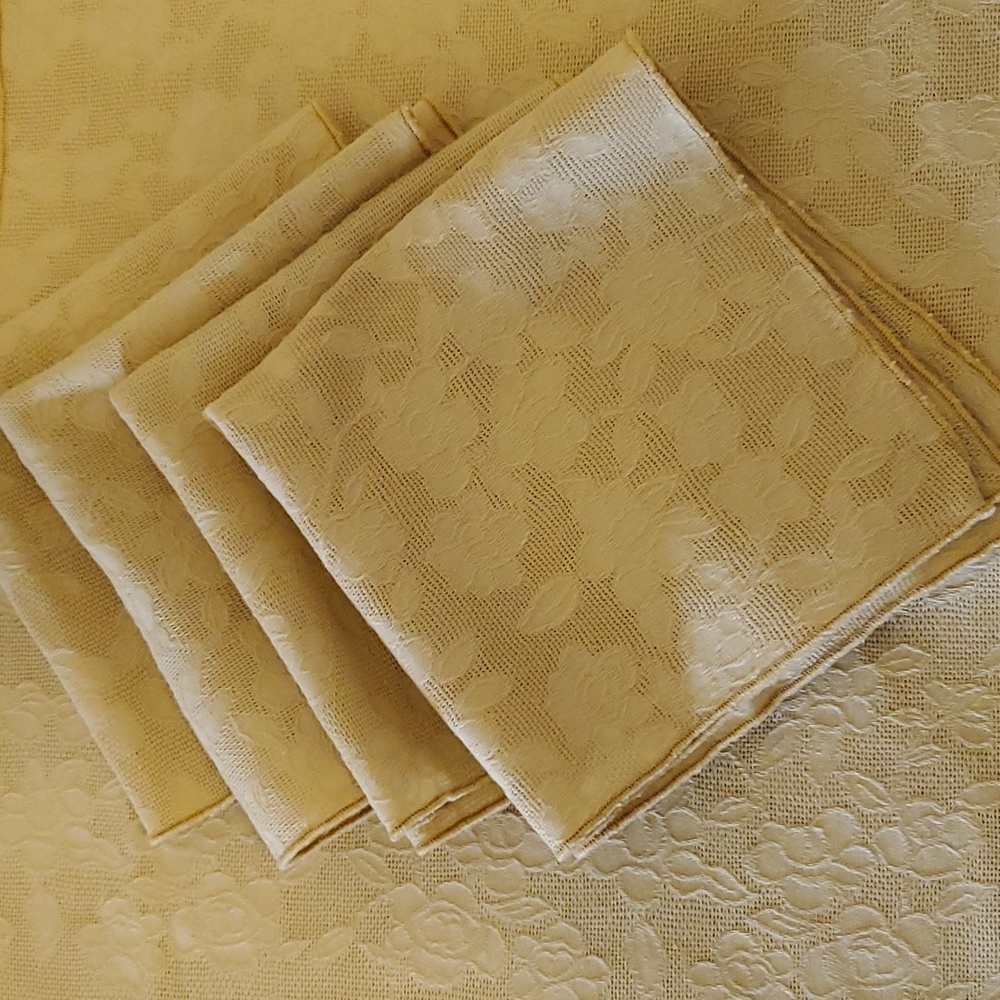 GOLD Damask Napkins & Placements